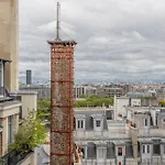 Goodguest-Trocadero Tour Eiffel Bail Mobilite